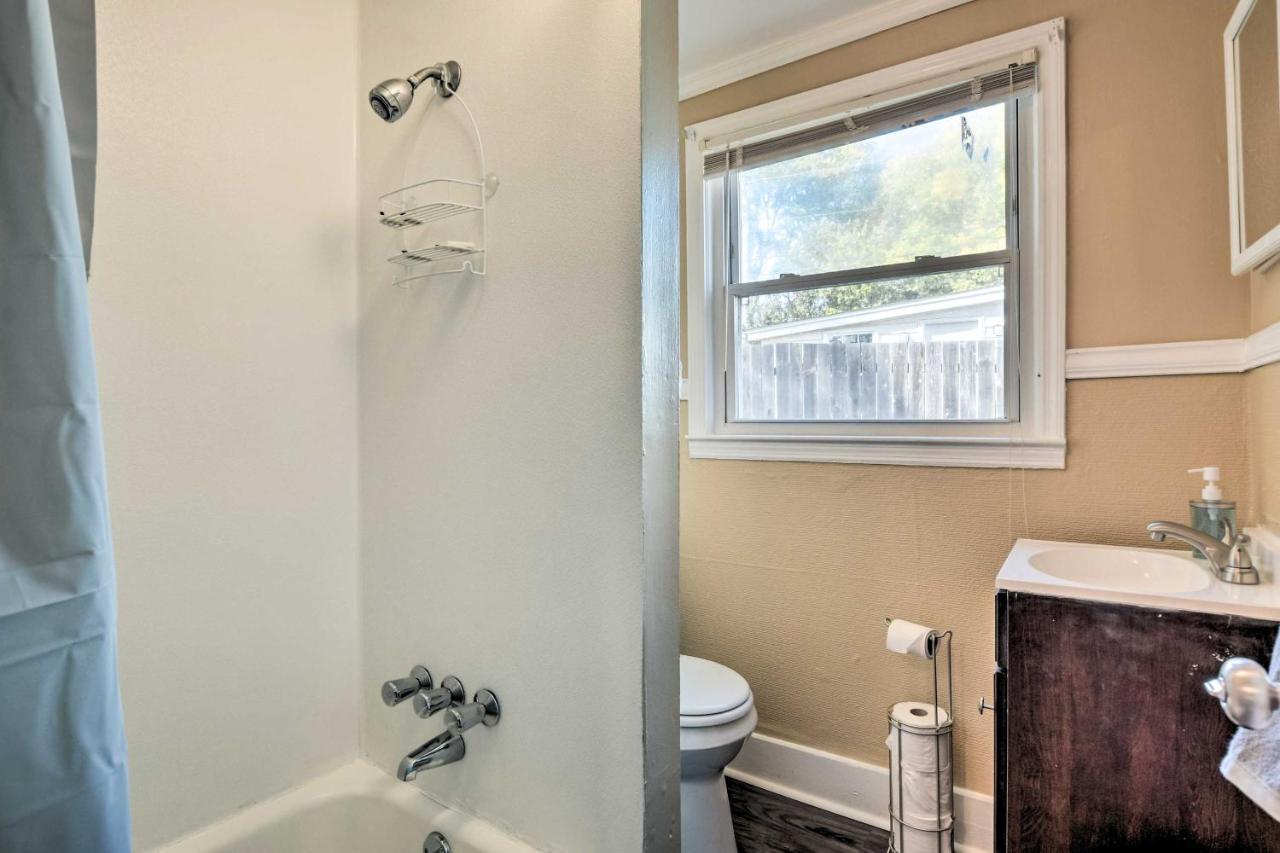 Cozy Greenville Bungalow About 2 Mi To Downtown! エクステリア 写真